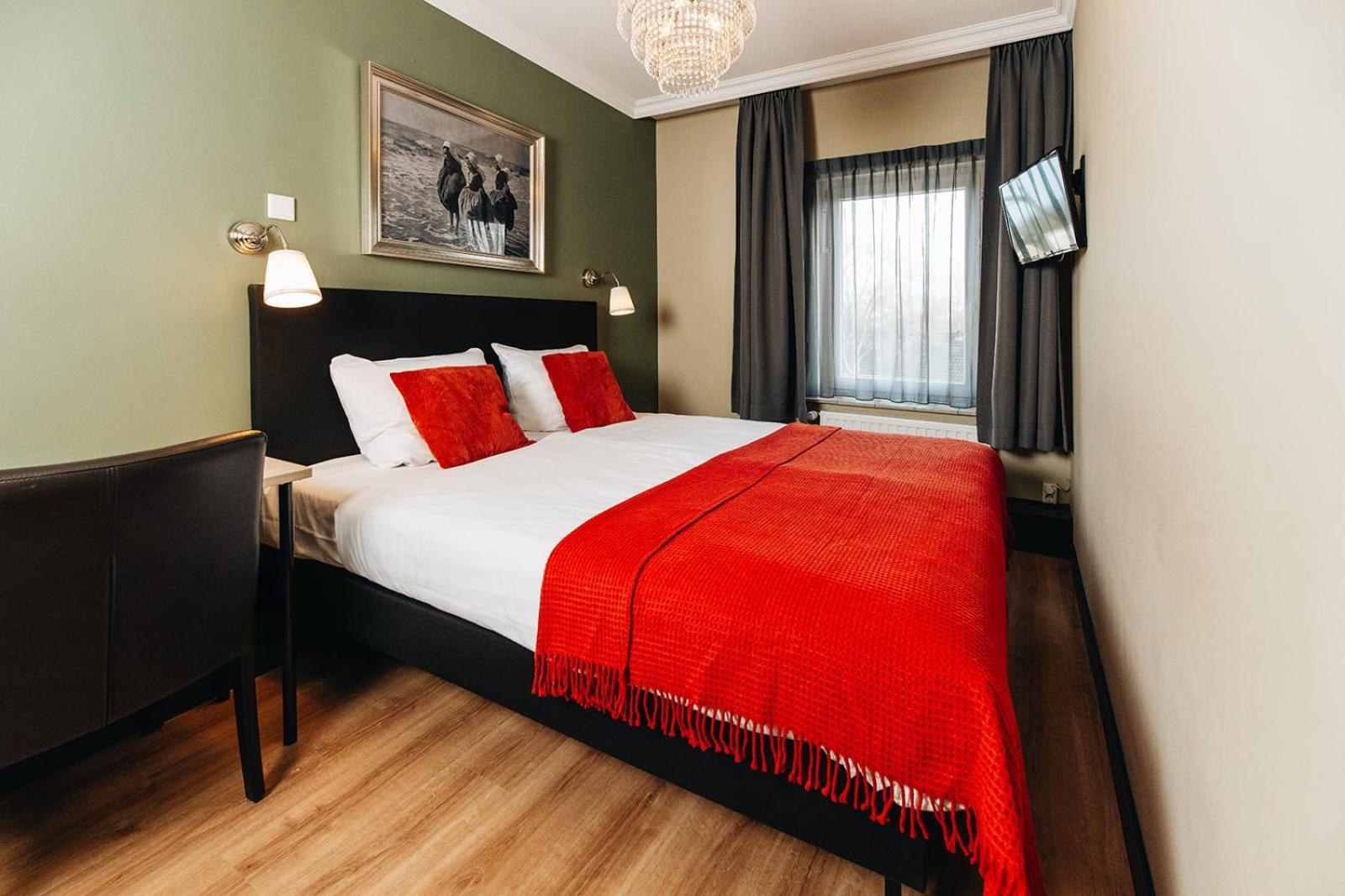 Hotel เรอเนสเซอ ภายนอก รูปภาพ